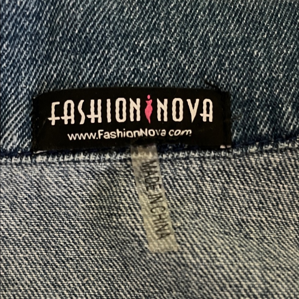 Fashion Nova distressed blue denim duster jacket with white paint splatters - Picture 4 of 13